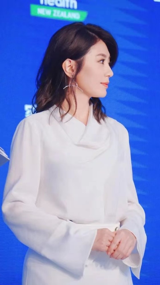 賈靜雯最新發(fā)型圖片，時尚變遷與個人觀點解析