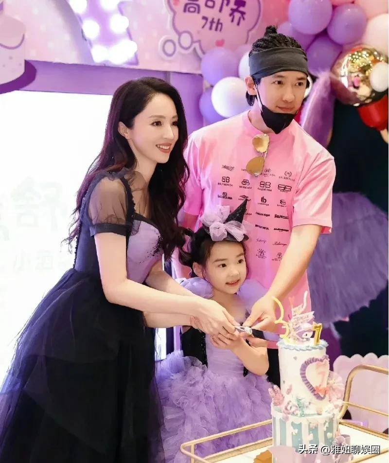 高云翔最新圖片，學(xué)習(xí)、變化與自信的舞臺(tái)風(fēng)采展示