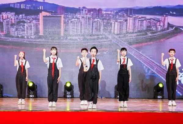 文化與時(shí)尚交融，最新廣場(chǎng)舞曲引領(lǐng)2024風(fēng)尚