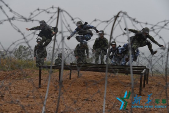 大學(xué)最新野戰(zhàn)圖片揭秘，小巷深處的獨(dú)特風(fēng)情魅力展示