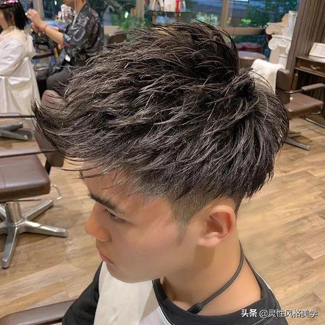 男性最新發(fā)型，心靈與自然的時尚之旅