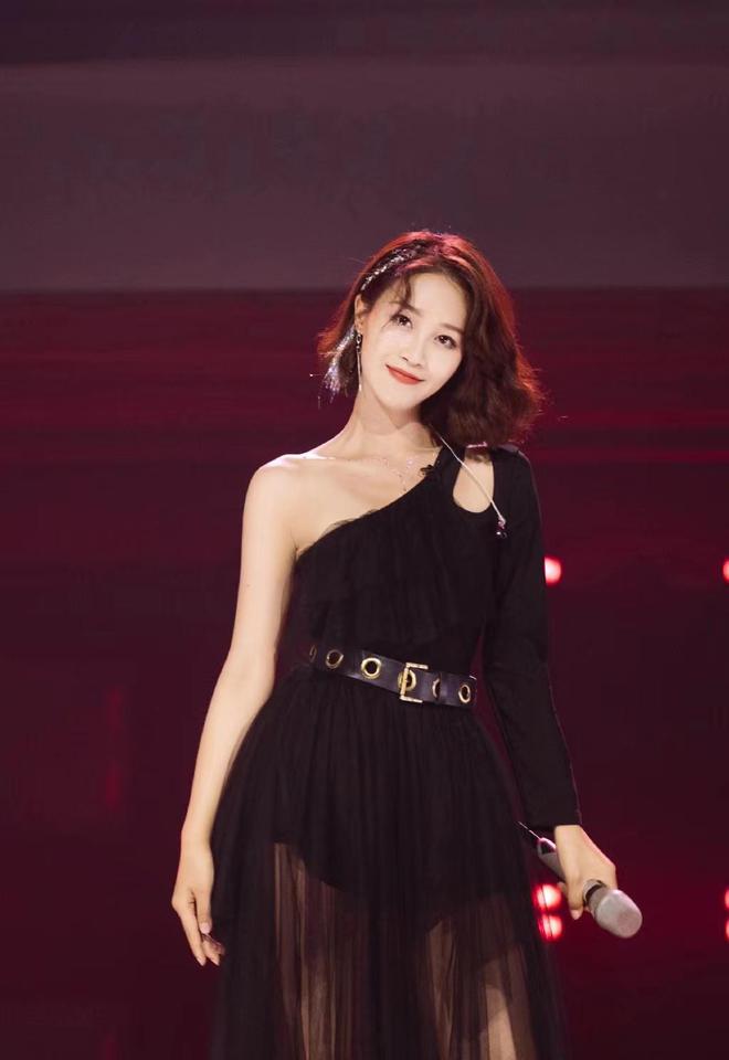 藍(lán)盈瑩最新動(dòng)態(tài)，演技與公眾形象的閃耀碰撞