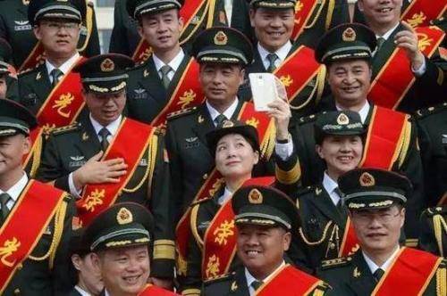 軍官轉(zhuǎn)業(yè)政策最新探索，小巷獨(dú)特風(fēng)味與轉(zhuǎn)業(yè)安置新動(dòng)向