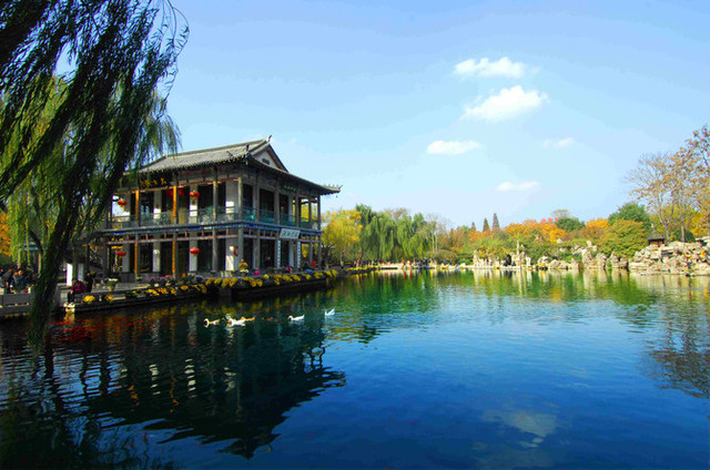 大明湖深度游，巷弄美食秘境探索