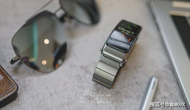 華為最新款手環(huán)，愛的日常，溫馨的陪伴紐帶