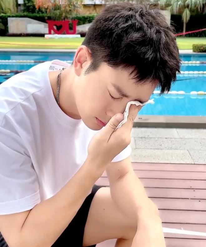 賈乃亮最新直播手機(jī)，直播間的溫馨日常與友情的紐帶展現(xiàn)標(biāo)題魅力！