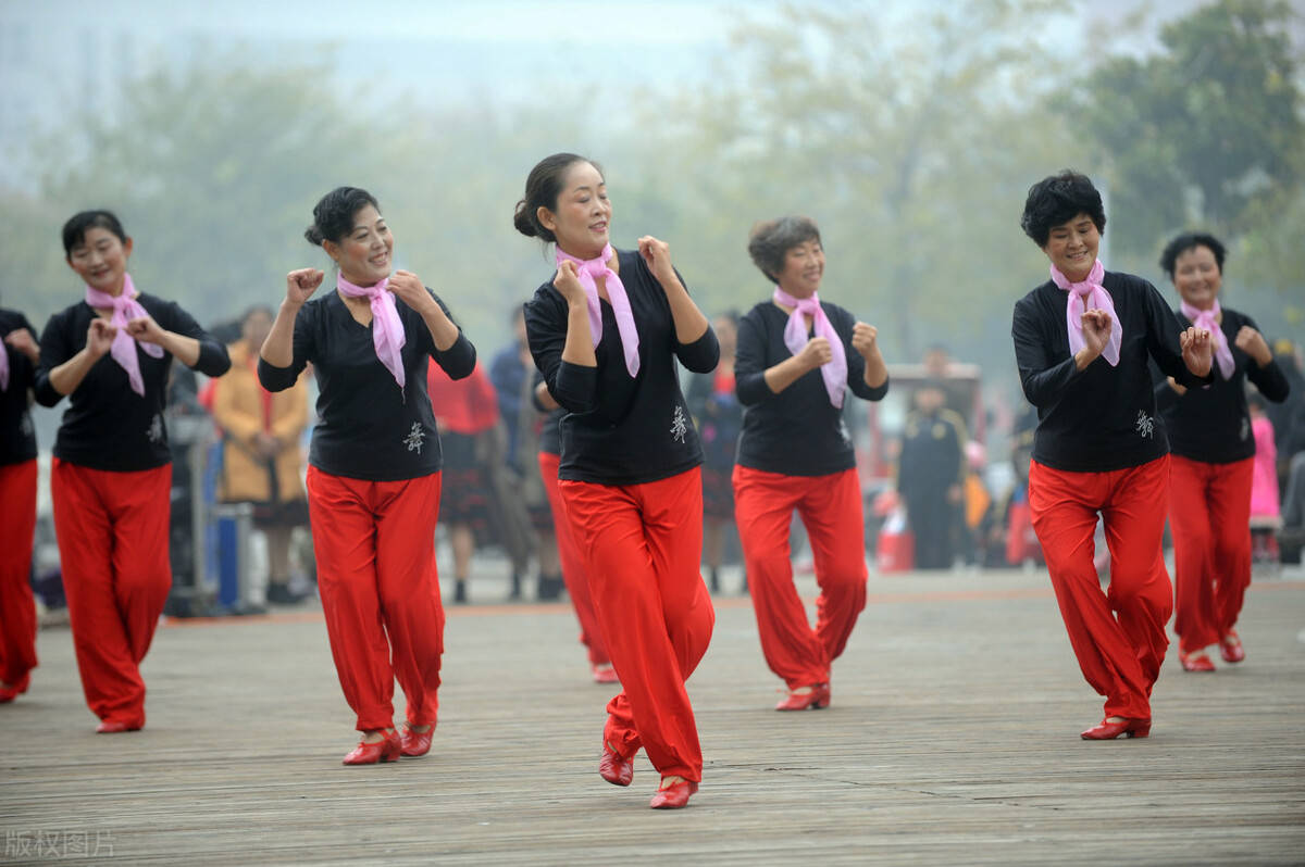 最新廣場舞共舞樂翻天，步驟指南與熱鬧狂歡