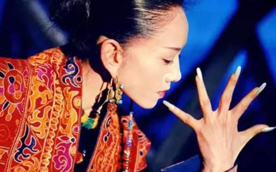 楊麗萍最新近照曝光，如何獲取并評價(jià)舞蹈巨星的最新照片？