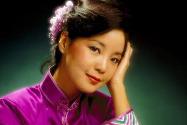 娛樂(lè)圈明星與自然的永恒擁抱，逝去的星光，在自然中閃耀