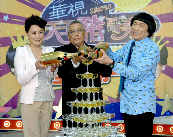 豬哥亮陳亞蘭最新動態(tài)揭秘，小巷美食寶藏大揭秘！