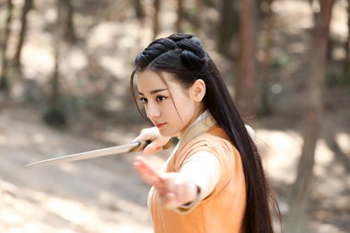 秦時明月新登場女俠角色——科技之光，生活之路的照亮者