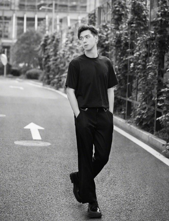 最新外劇盤點(diǎn)，勵(lì)志之旅啟程，展現(xiàn)變化中的自信與成就感！