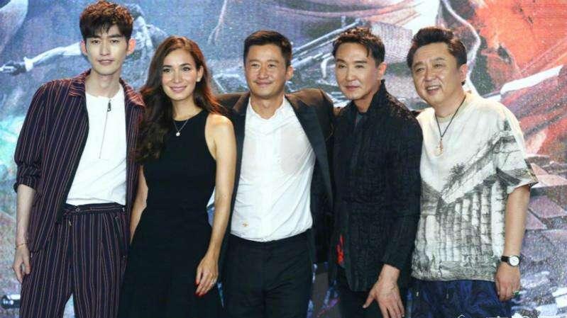 戰(zhàn)狼票房刷新高峰，電影院里的熱血時刻