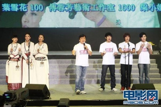 成龍最新動(dòng)態(tài)，科技巨獻(xiàn)重塑生活體驗(yàn)