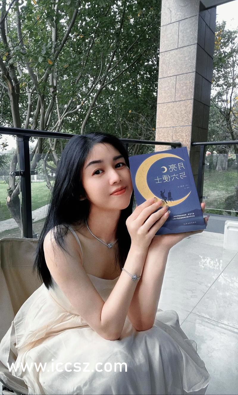 科技與藝術(shù)交融，動漫美女脫光衣服的全新體驗