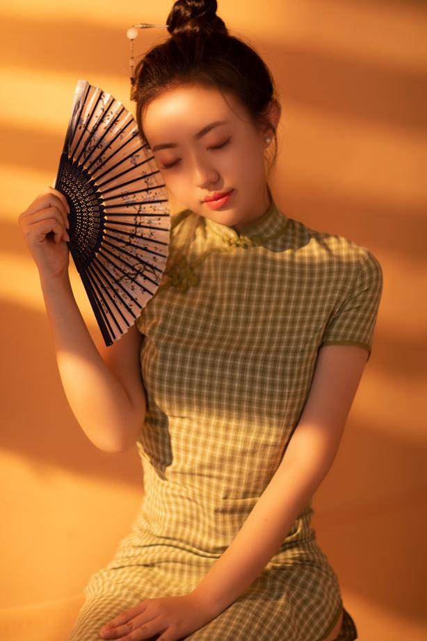 女演員古箏，與自然美景的邂逅，探尋內(nèi)心平和之聲