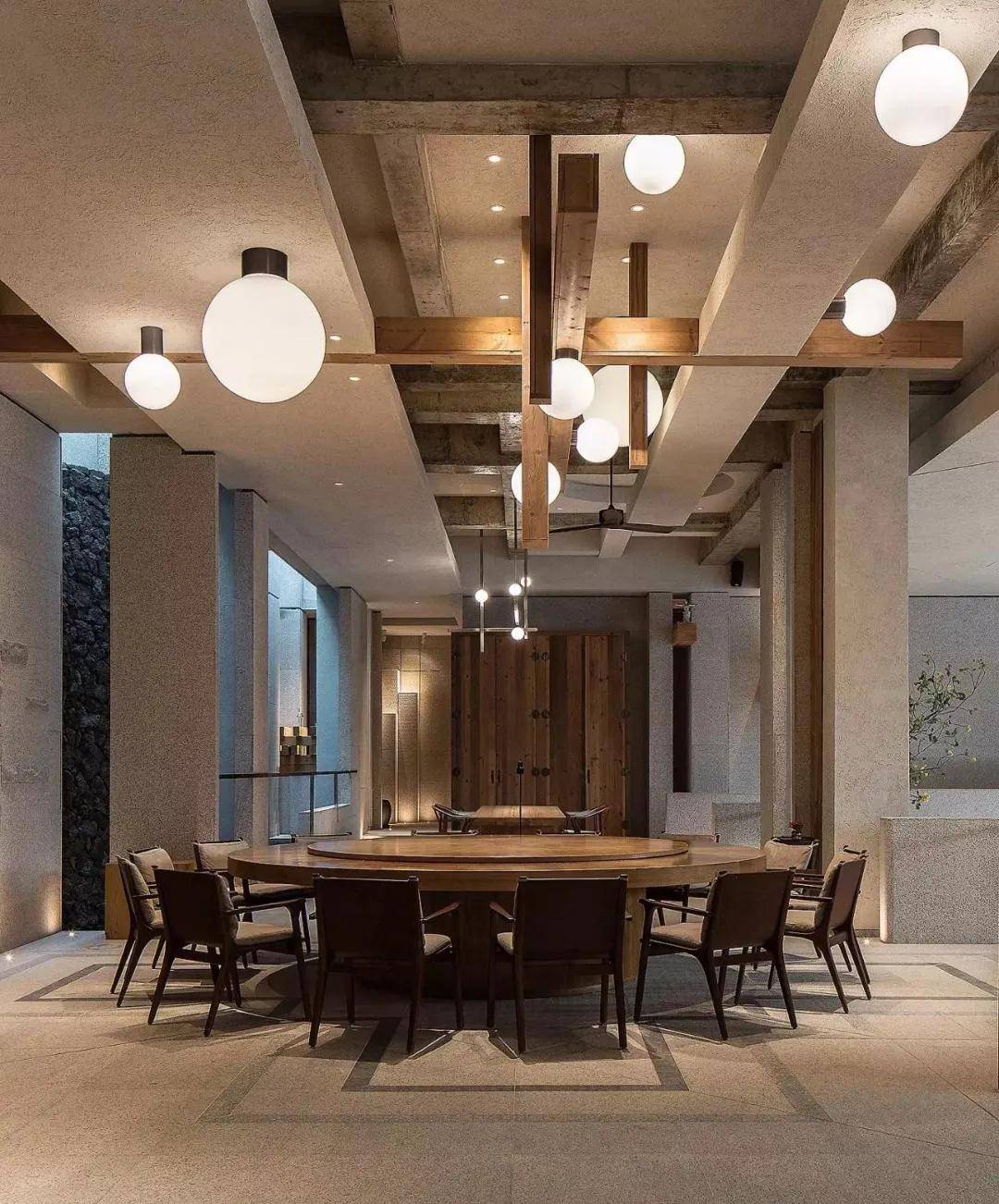 最新過道吊裝設(shè)計(jì)，小巷深處的獨(dú)特探索之旅