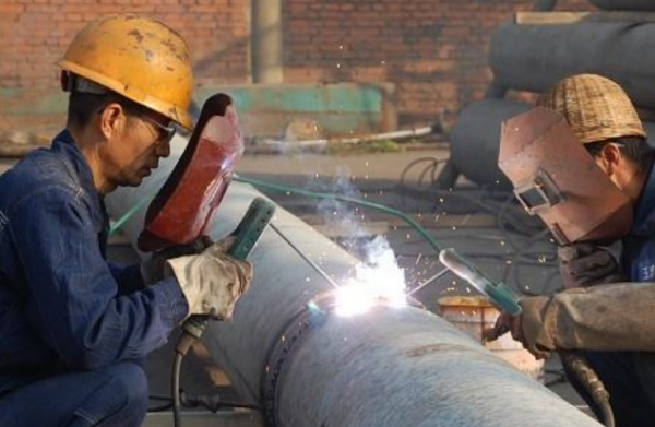 最新電焊工退休年齡，自然美景下的職業(yè)人生探索之旅