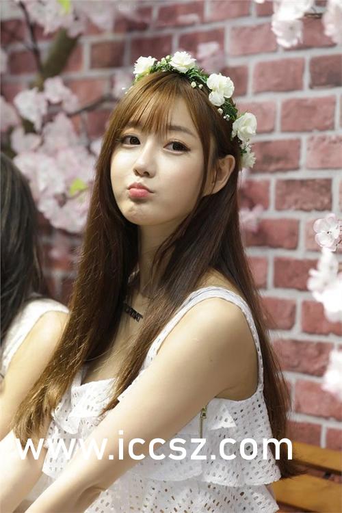 探索時(shí)尚界的璀璨新星，Jenny佳妮的最新動(dòng)態(tài)與風(fēng)采