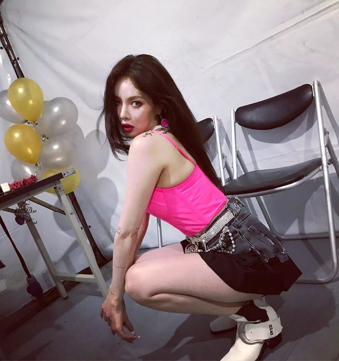 泫雅擁抱自然，尋找內心寧靜之旅的最新動態(tài)