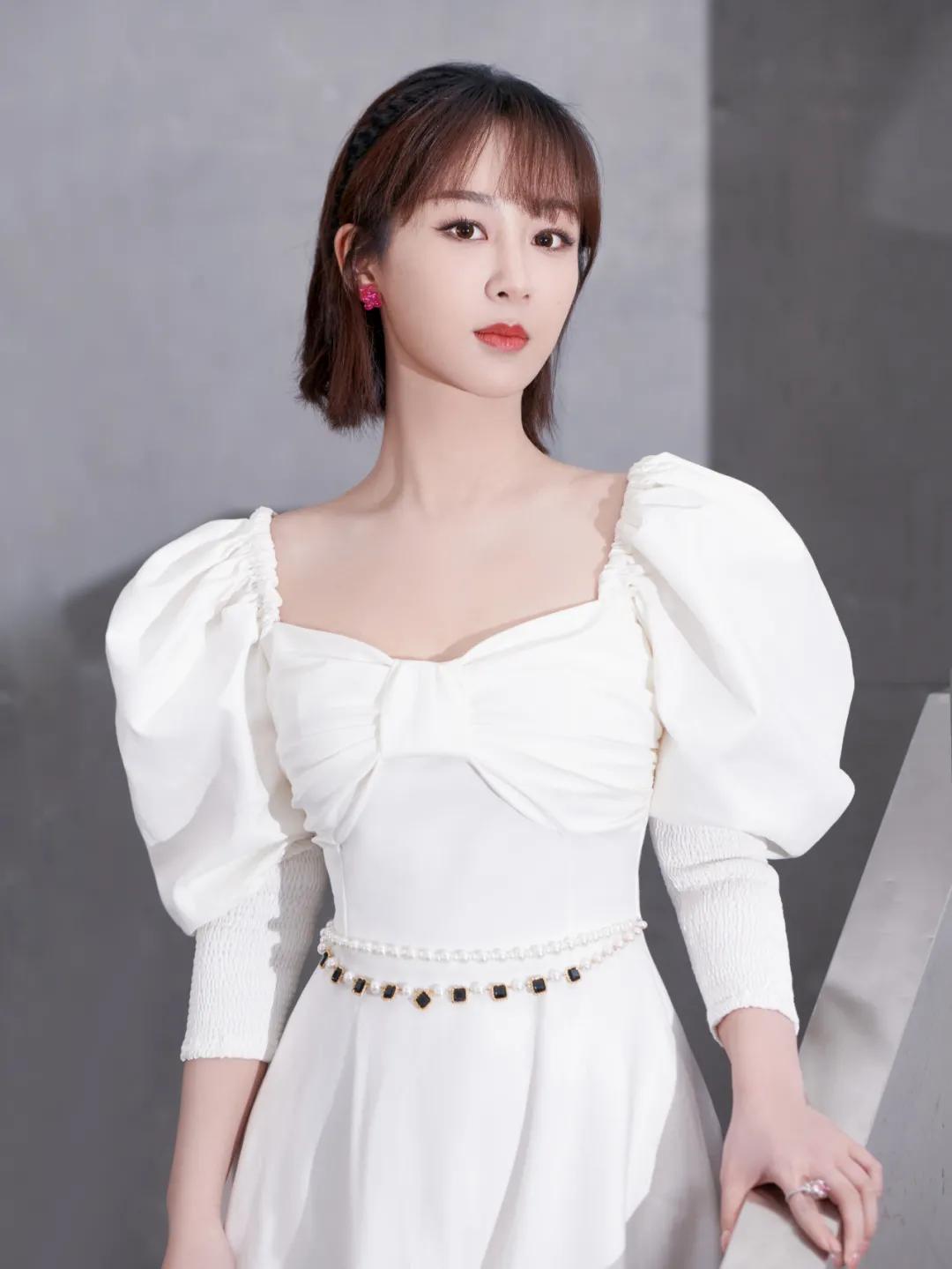 楊紫短發(fā)新潮流，時尚造型指南與打造技巧