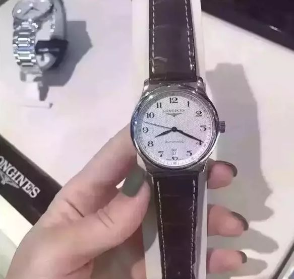 最新款浪琴，時(shí)尚與工藝的完美融合