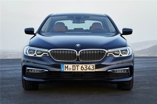 最新寶馬五系，自然美景的探索之旅