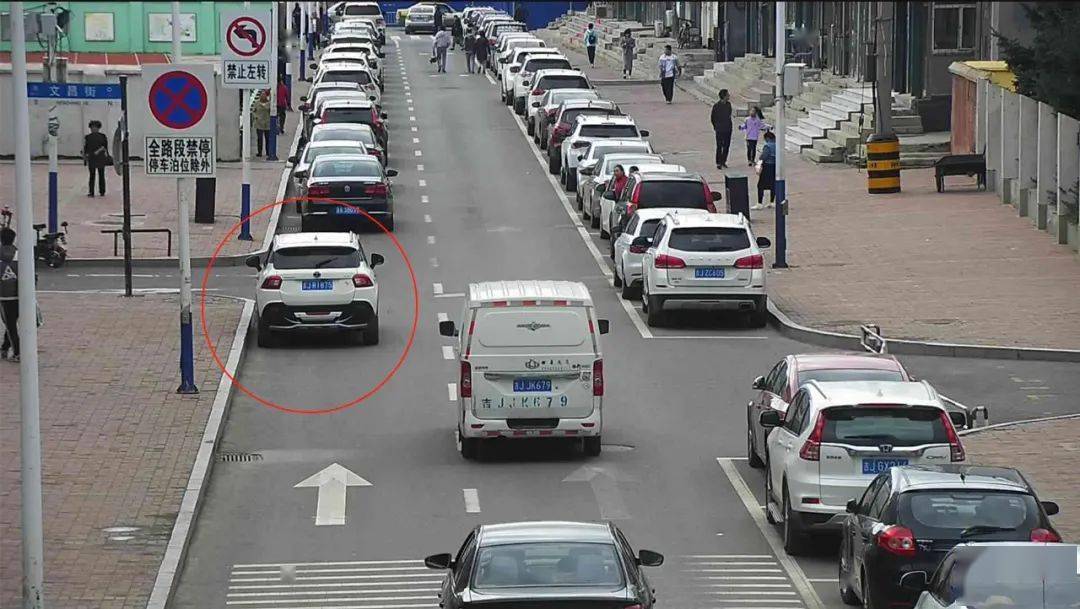 最新交通違法現(xiàn)象，如何看待與處理的問題探討