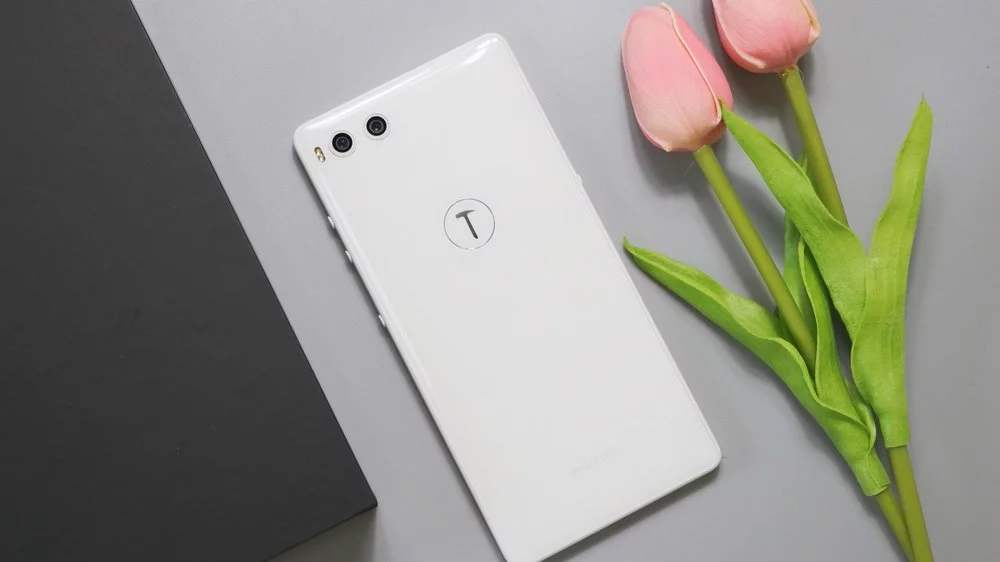 錘子最新旗艦，科技與情感的完美交融