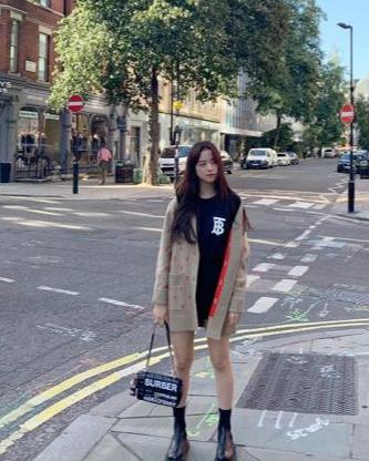 金智秀機(jī)場最新動態(tài)，時尚前沿與科技創(chuàng)新的交融之地