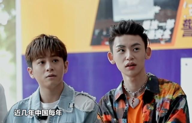 小鬼最新綜藝節(jié)目，青春風(fēng)暴背后的背景、事件與影響力