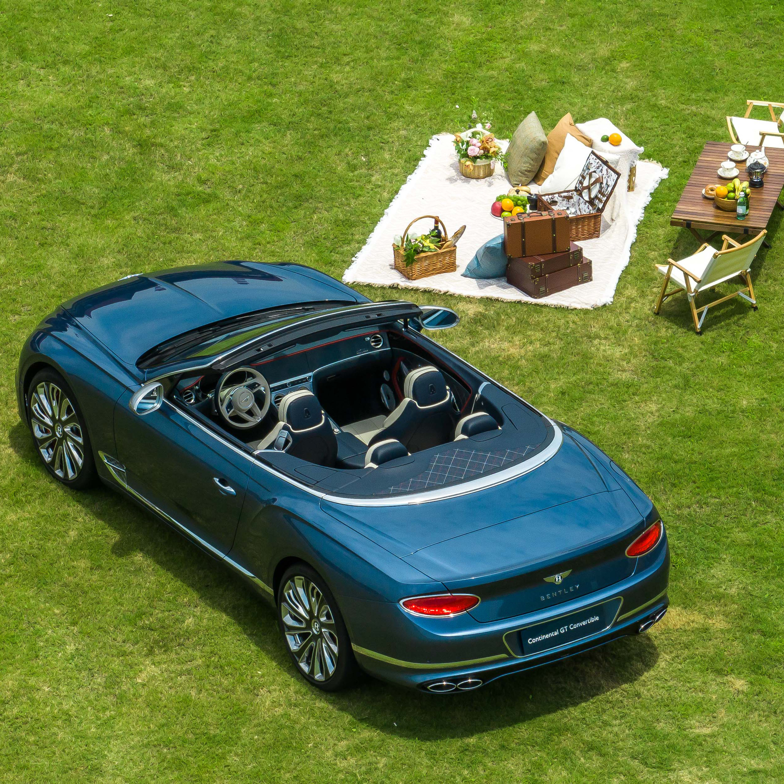 賓利敞篷最新車型，友情與溫情的完美融合