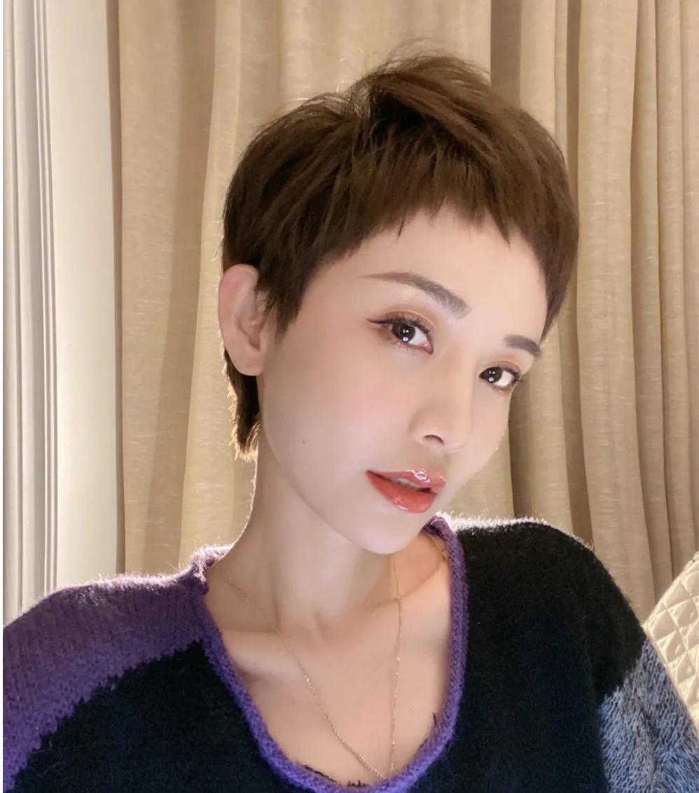 最新女生發(fā)型流行趨勢，時尚減齡發(fā)型指南