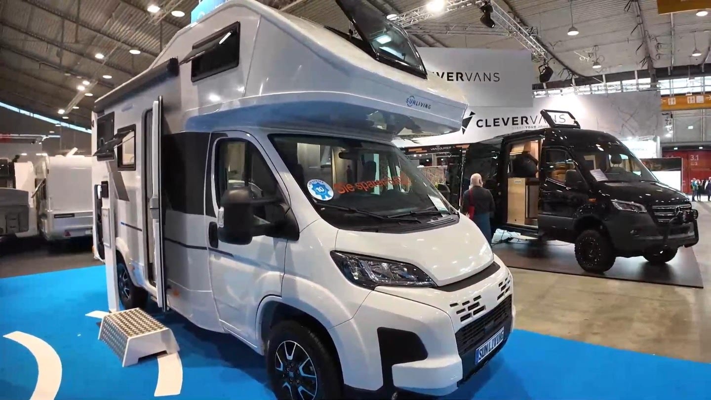 探索小巷中的驚喜，揭秘最新款房車發(fā)布，帶你領(lǐng)略未來生活新體驗(yàn)