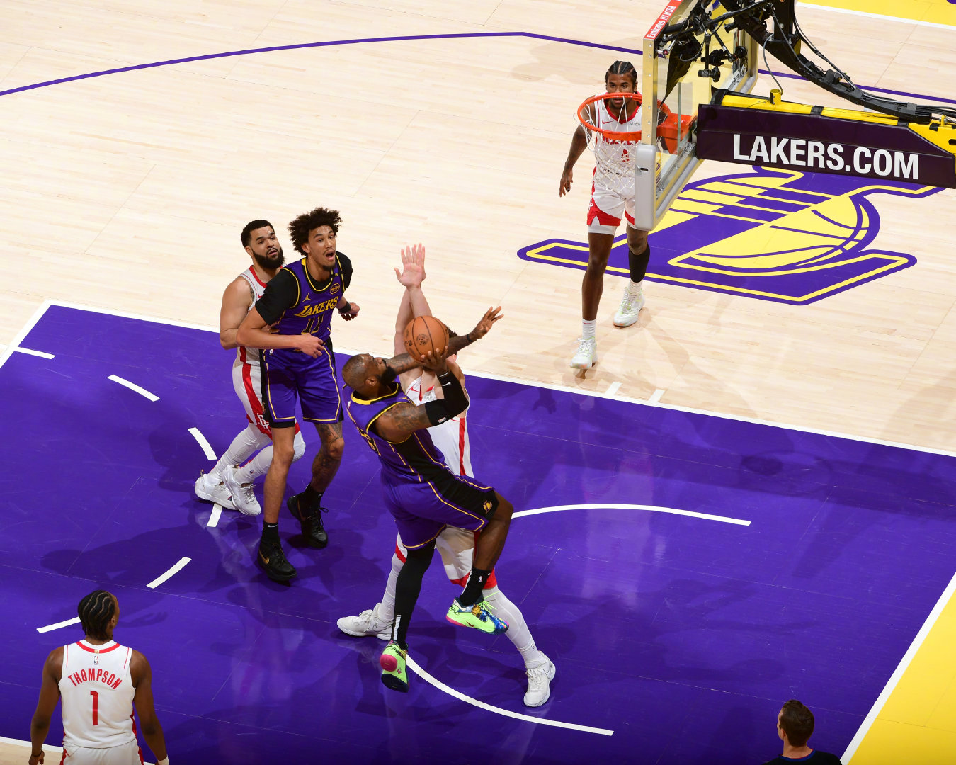 湖人火箭精彩集錦，科技巨獻(xiàn)，前所未有的籃球盛宴體驗(yàn)