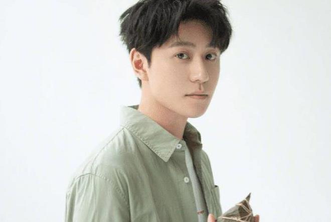 秦俊杰最新戀情曝光，情感新動向揭秘！