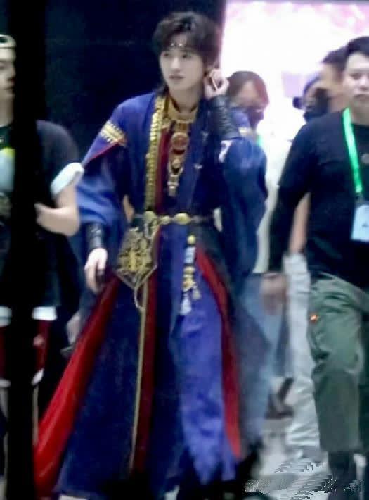 王牌最新路透照揭秘，小巷深處的獨(dú)特風(fēng)情